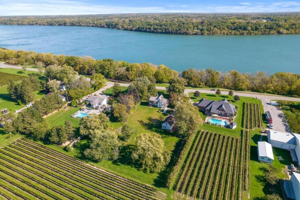 Vila Waterfront Niagara-On-The-Lake Farmhouse On A Vineyard Exteriér fotografie